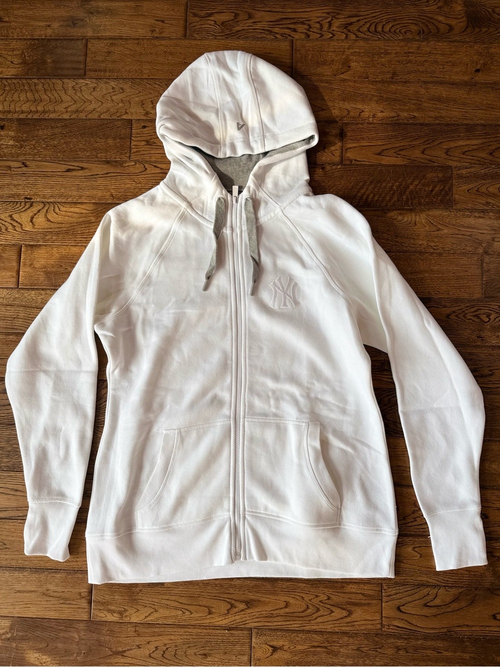 NWT Antigua New York Yankees Women’s Full Zip Hoodie — Size Large